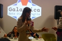 Primo piano della presentatrice dell' evento "Tombolata Galattica" presso il Nodo di Trepuzzi