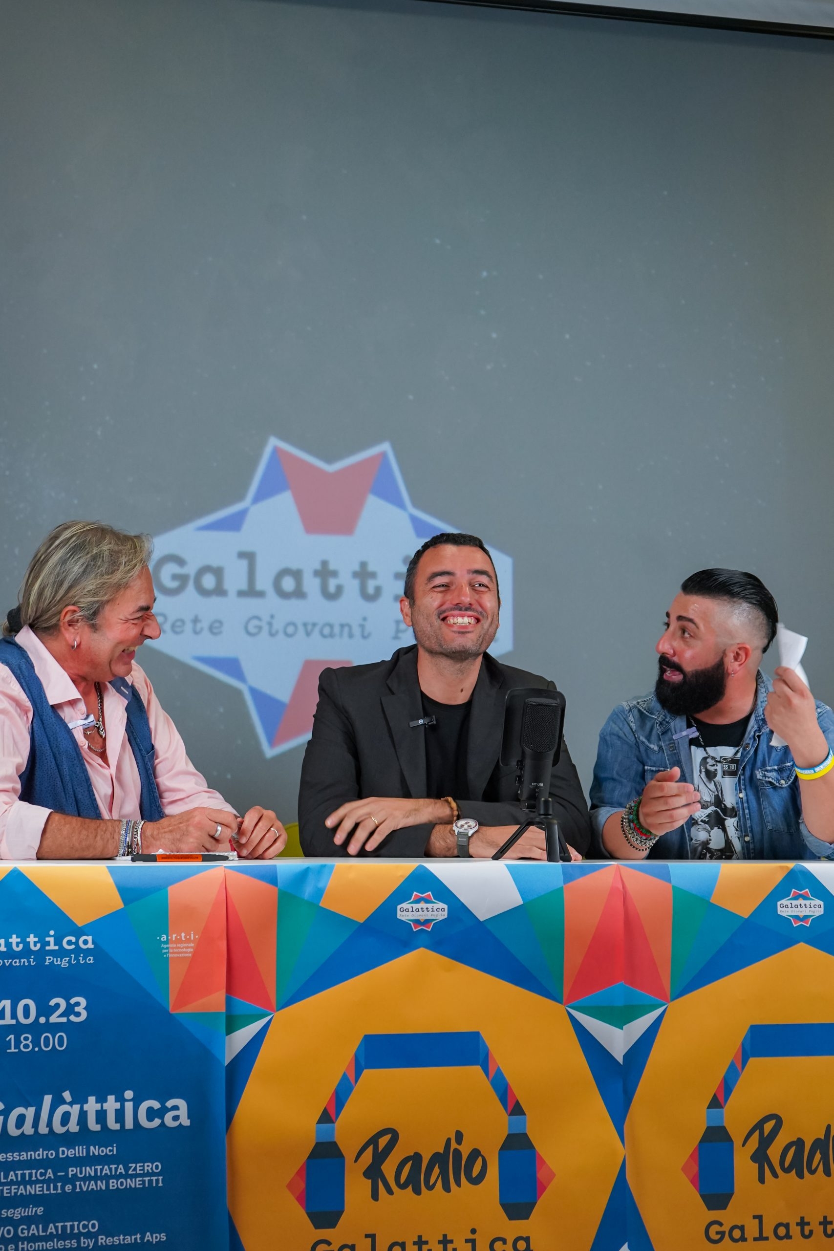 L'assessore Delli Noci dialoga con gli speaker radiofonici durante "Gran Galà'ttica" evento di lancio del Nodo Galattica di Trepuzzi