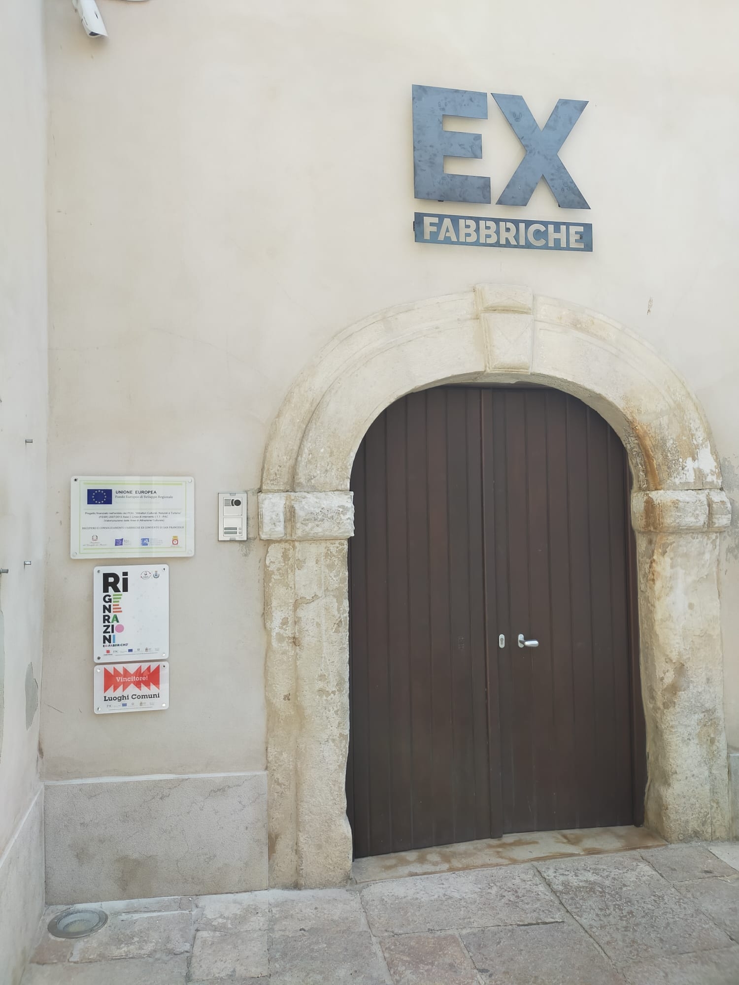 Entrata con insegna "Ex fabbriche"