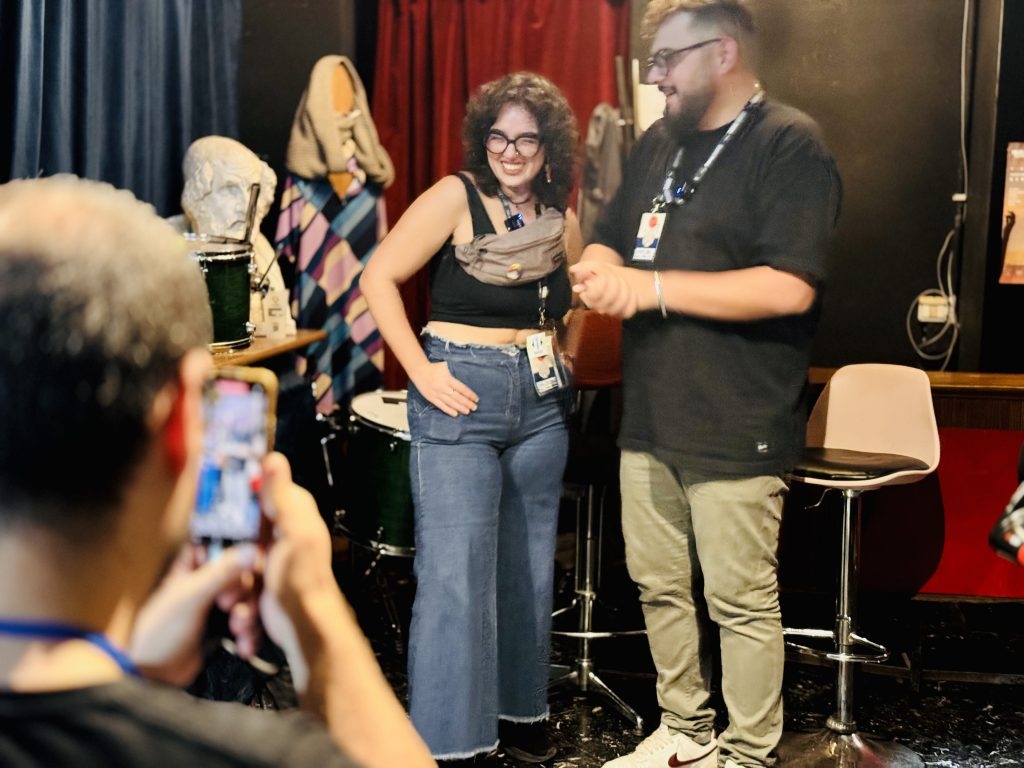 Ragazza del Team di Radio Luoghi Comunidurante il Keep On Live Fest 2024 di Palermo