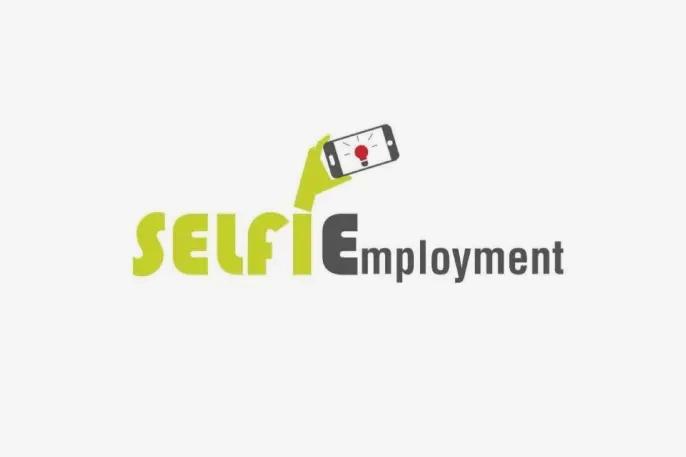 Locandinda del progetto SELFIEmployment, 'iniziativa che mira a supportare i giovani e i disoccupati nella creazione di nuove imprese attraverso finanziamenti e assistenza