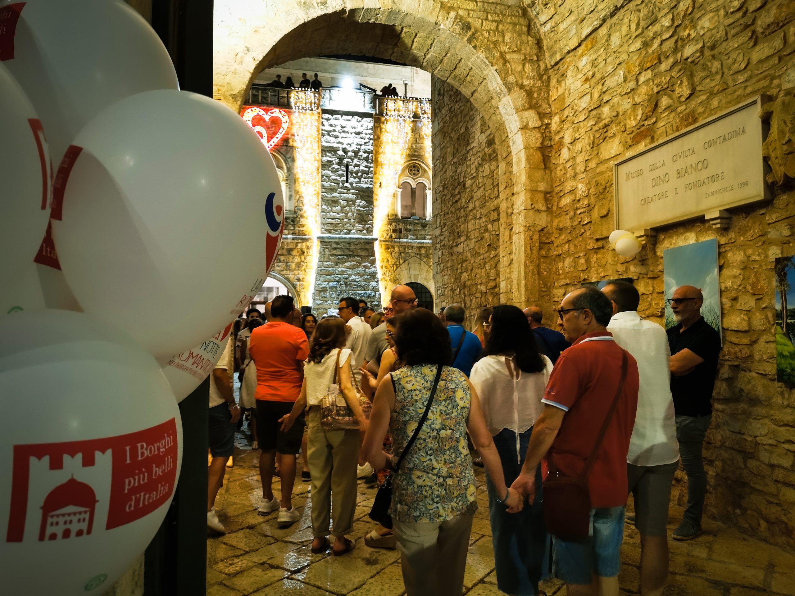 L'ingresso del Castello Caracciolo di Sammichele di Bari