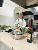 Laboratorio di Skipper Chef presso il Nodo di Ceglie Messapica Docente che cucina durante il Laboratorio Skipper Chef presso il Nodo di Ceglie Messapica