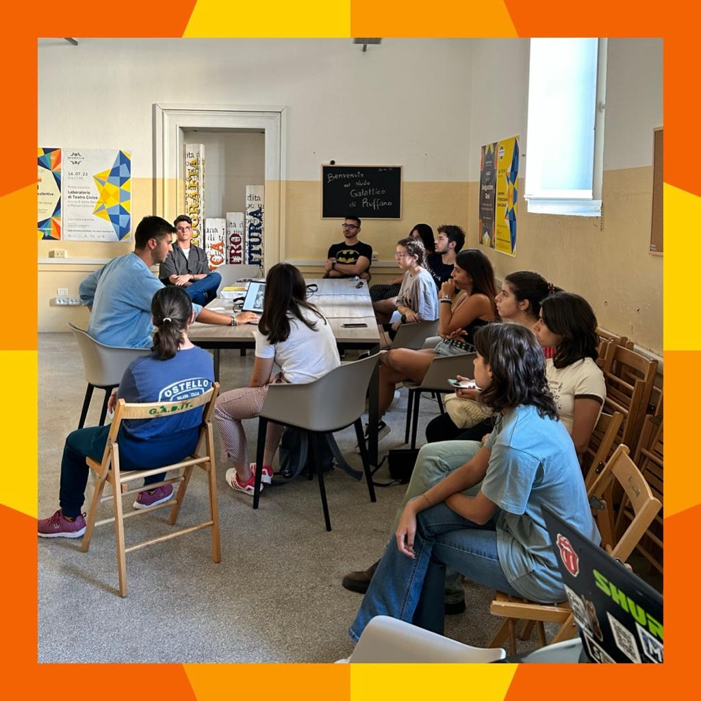 Sessione di lavoro con partecipanti al lab