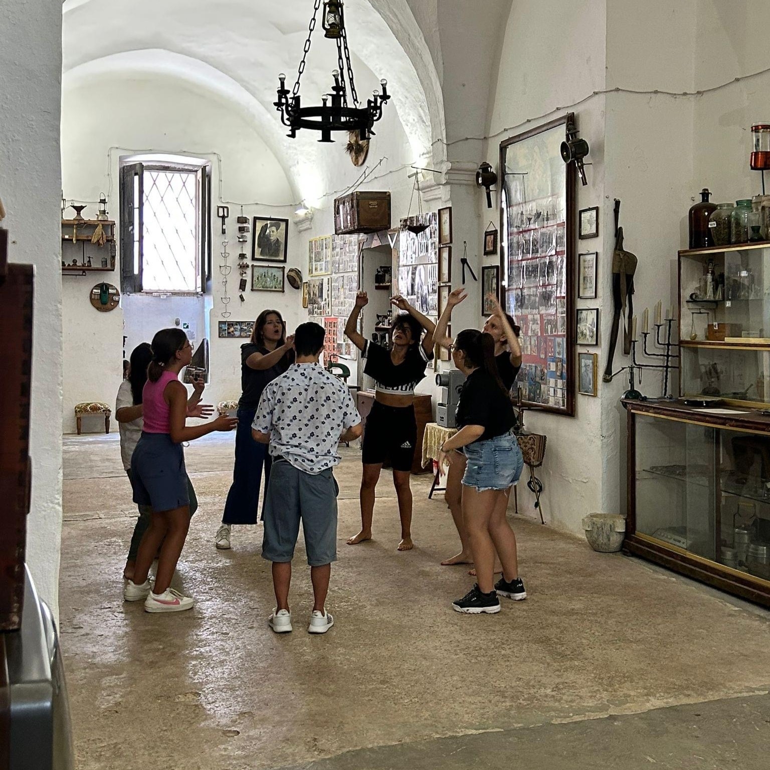 Ragazzi e ragazze in prova