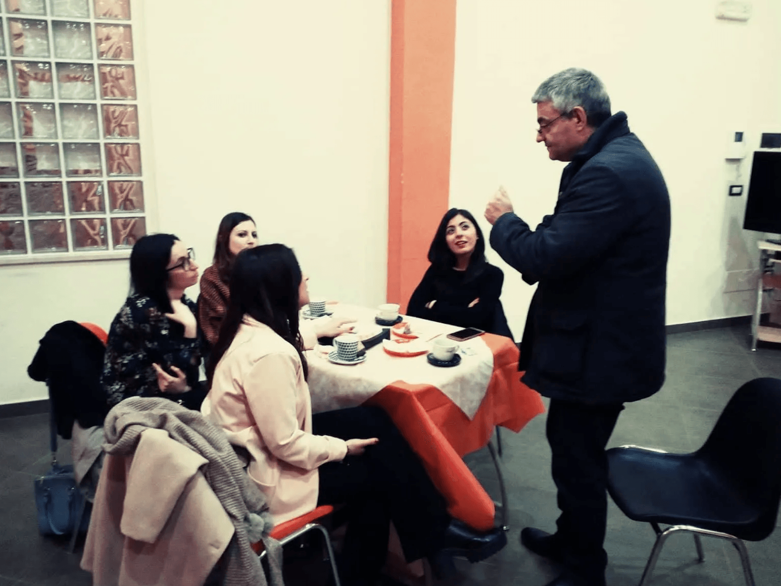 9. Evento “Un Tè con Te” - Conversazione in lingua inglese davanti a una tazza di tè