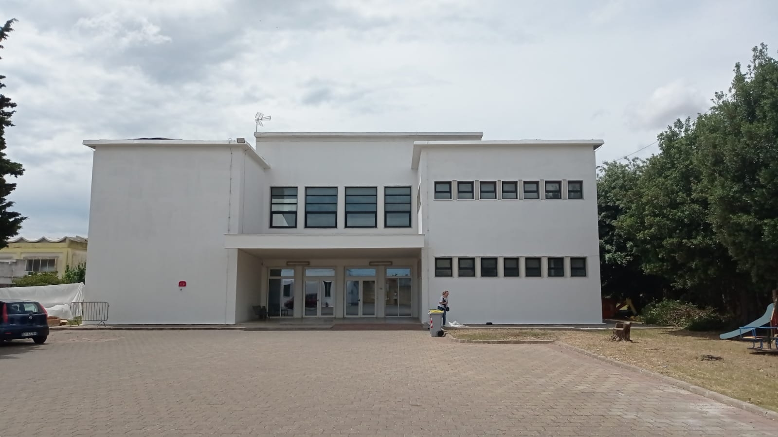 Un edificio bianco - ex-scuola elementare a Presicce-Acquarica