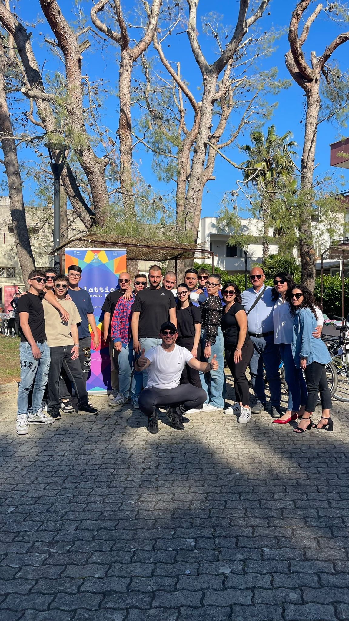 foto di gruppo a conclusione della giornata di promozione dei laboratori