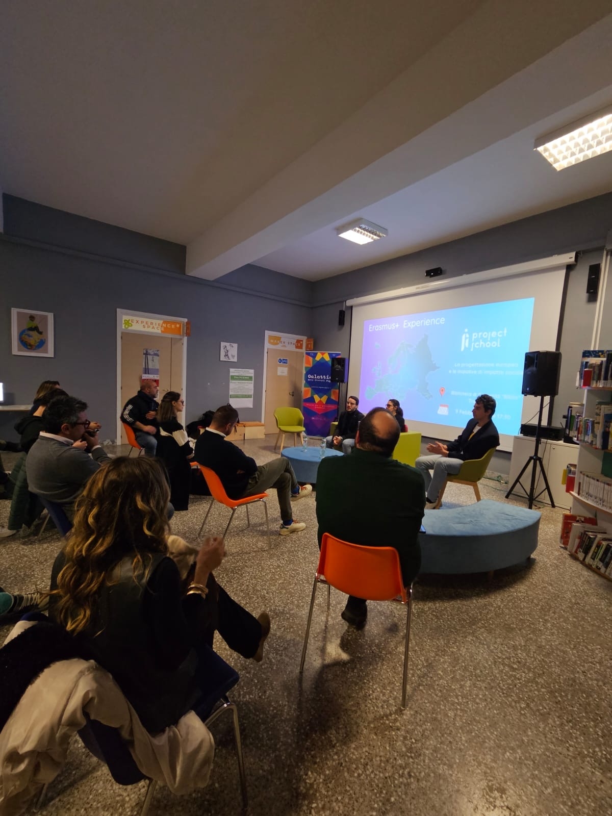 Platea dell'evento "Erasmus+ Experience" del 9 febbraio 2024 presso lo spazio del Nodo di Trepuzzi