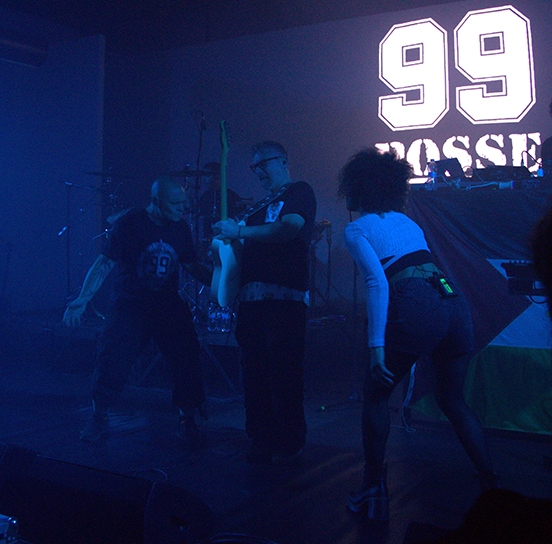 99 posse in concerto nel nodo