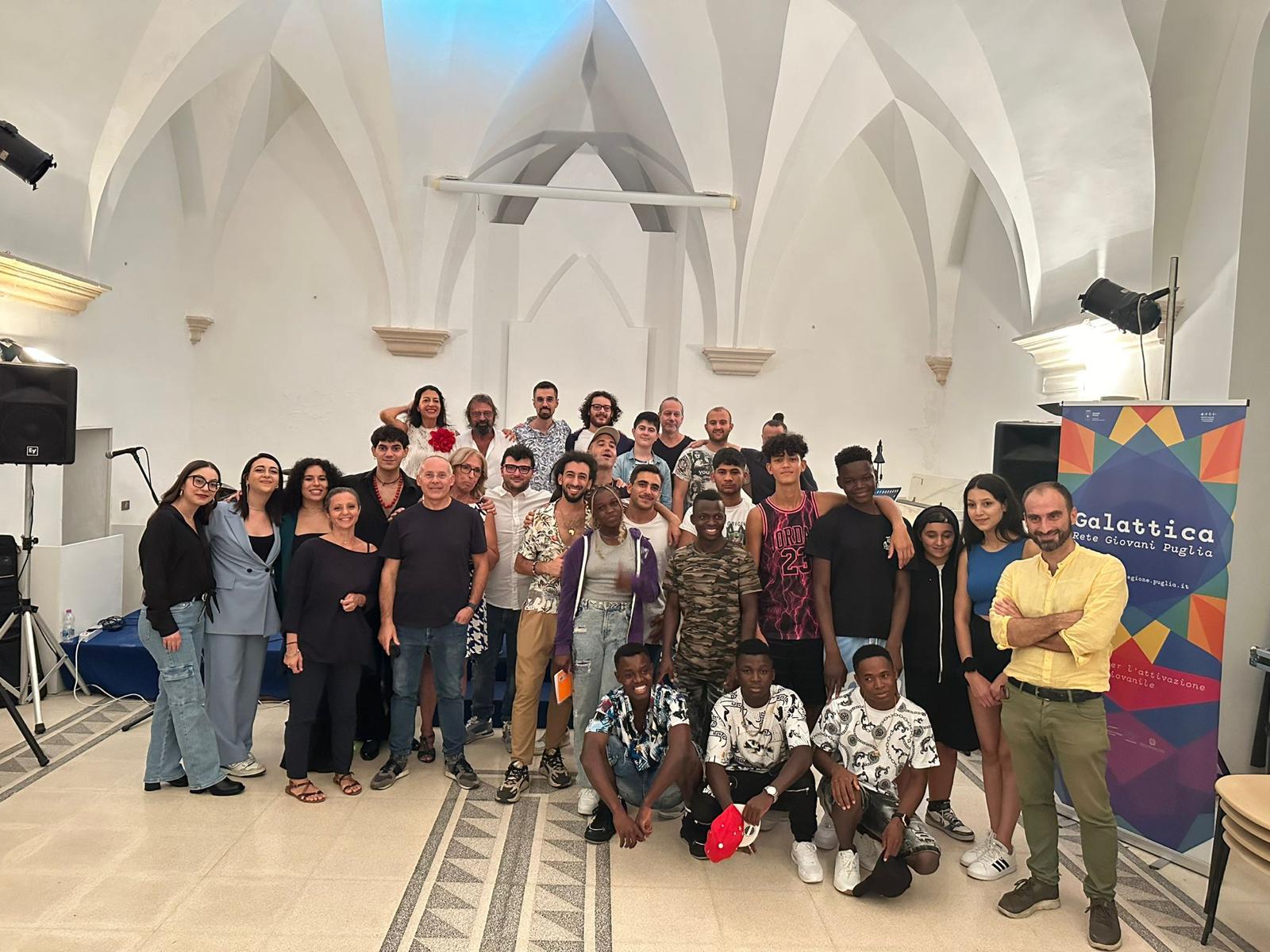 Il Viaggio tra le Stelle di Galattica Un gruppo di giovani partecipanti all'evento di apertura del nodo di Arnesano, "Astralis, un viaggio tra le stelle"