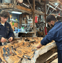 Team “L'Isola che non c'è” Due giovani artigiani al lavoro in un laboratorio di cartapesta durante la realizzazione di una struttura per il Carnevale