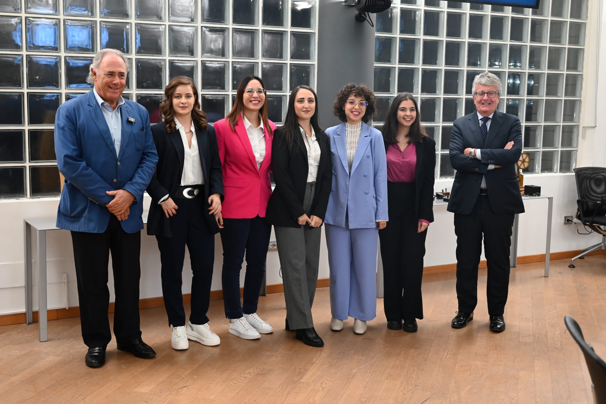 Foto di gruppo della premiazione Hackathon