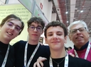 Selfie Team Remate con il Professore Somma Selfie del Team Remate con il Professore Somma presso lo stand della World Robot Olympiad.